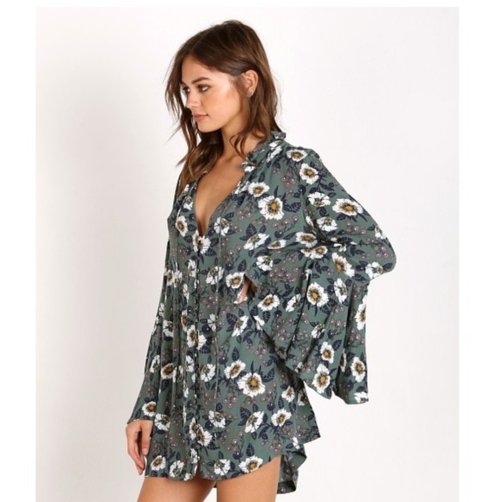 Free People Magic Mystery Button Up Boho‎ Bell Sleeve Tunic Top Green Floral M *